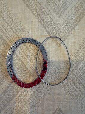 Set of Two Stretchy Bracelets Chevron and Wire in Silver